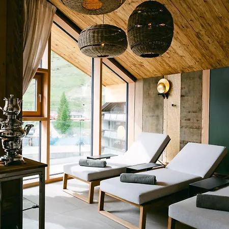 Face D'or Luxury Serviced
